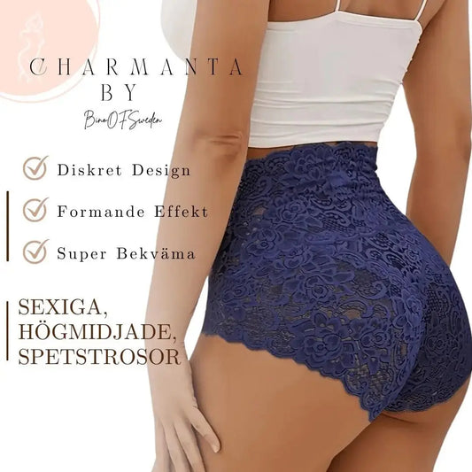 Tjej som bär Charmanta™ högmidjade blåa trosor bakifrån, visar perfekt passform.